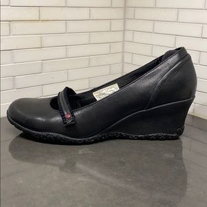 Size 9.5 Merrell leather wedges